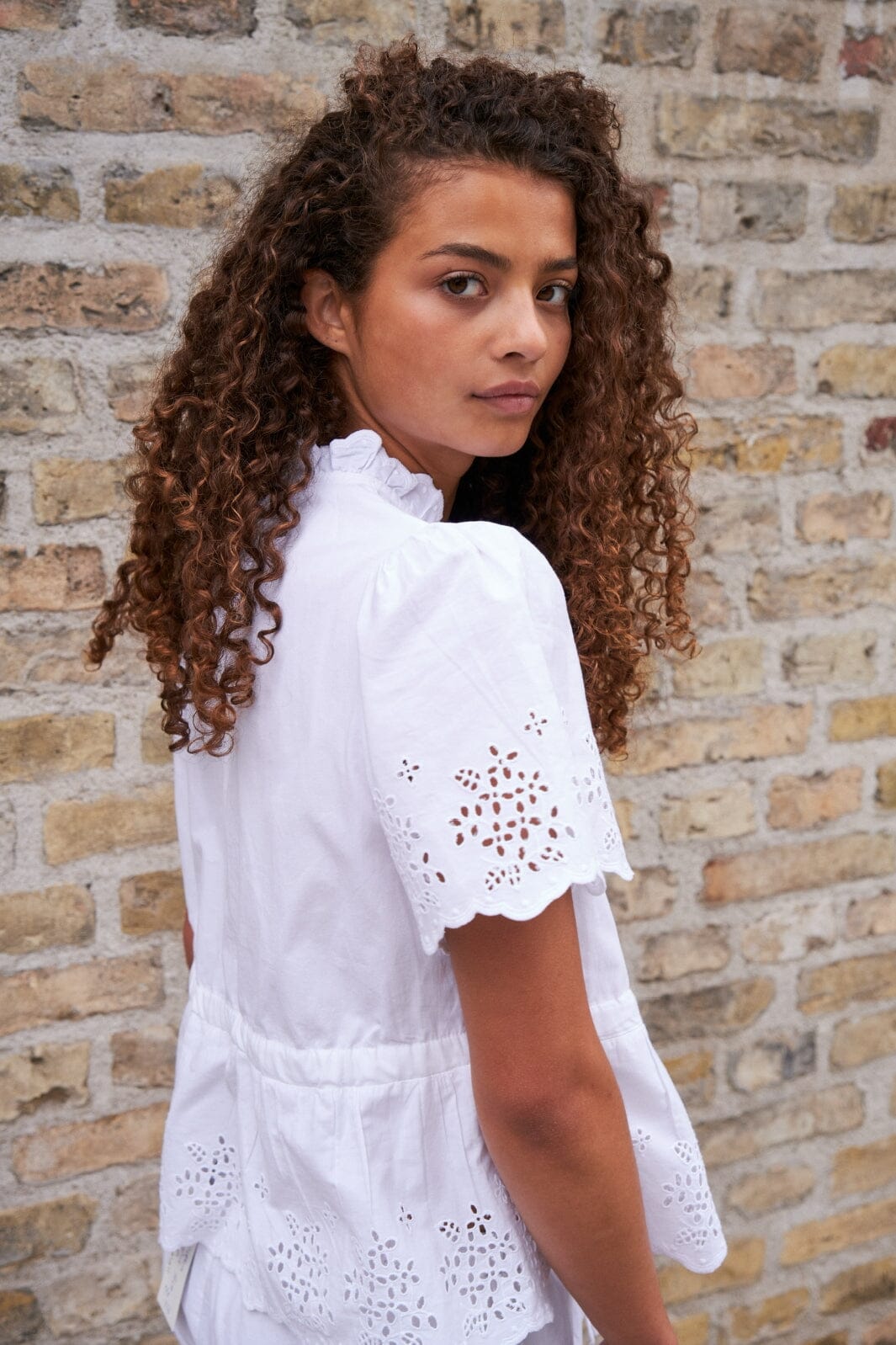 Forudbestilling - Neo Noir - Satsi Embroidery Blouse - White Bluser 