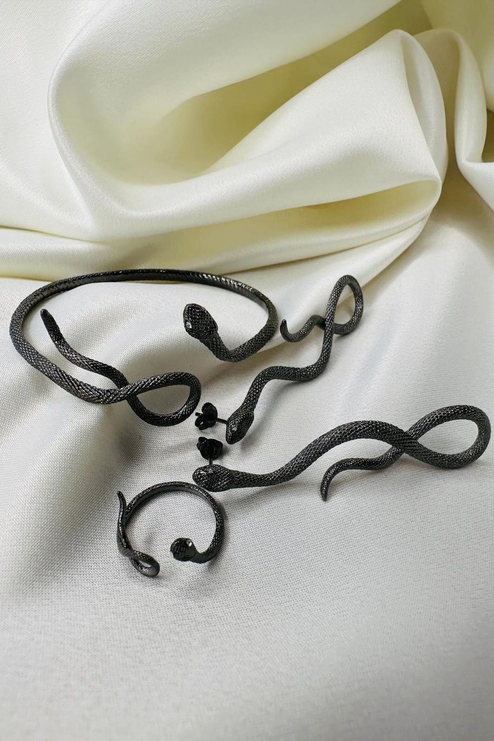 Forudbestilling - O-element - Poison Snake Baracelet - Black Armbånd 