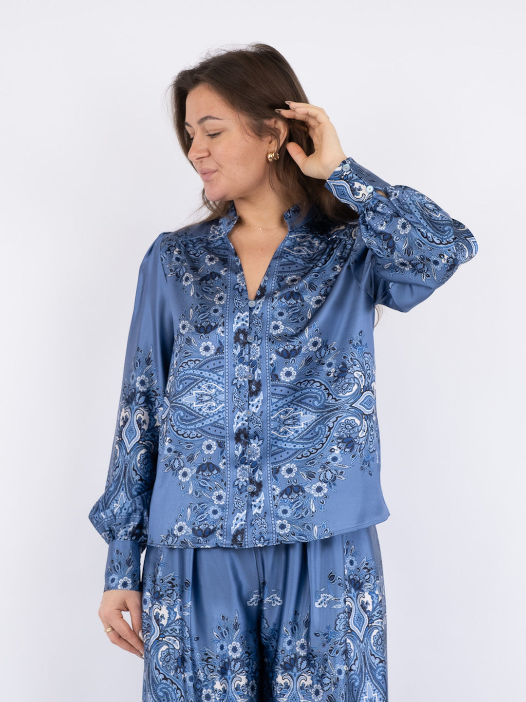 Neo Noir - Massima Paisley Border Blouse - Dusty Blue