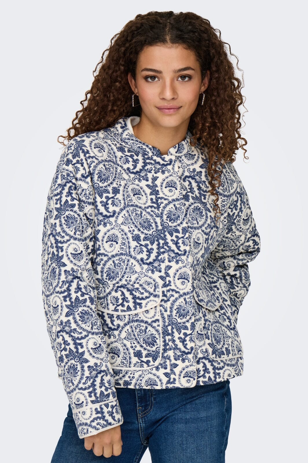 Only - Onlhallie Quilted Jacket - 4554811 Cloud Dancer Blue Tile Print