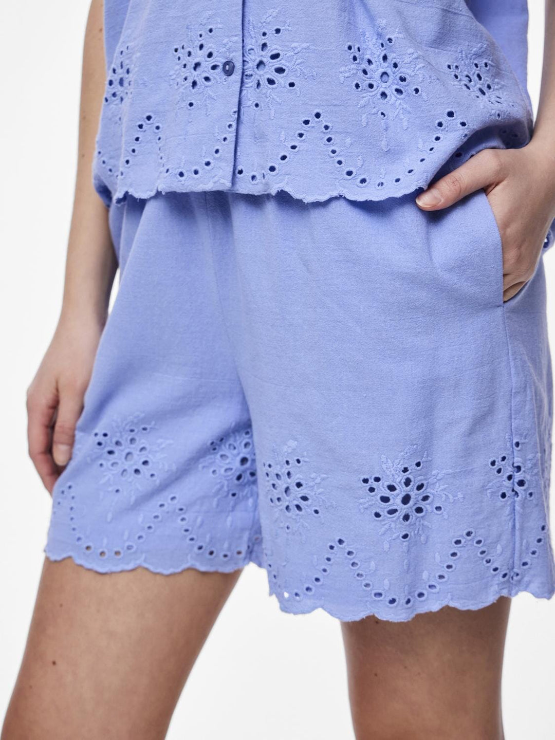 Pieces - Pcalmina Embroidery Shorts - 4486667 Hydrangea Shorts 