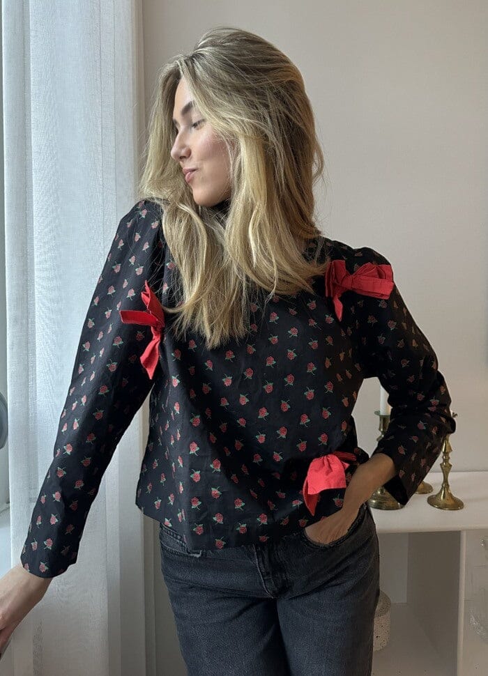 Sissel Edelbo - Frederikke Organic Cotton Top SE 1166-1 - Black W. Red Roses Toppe 